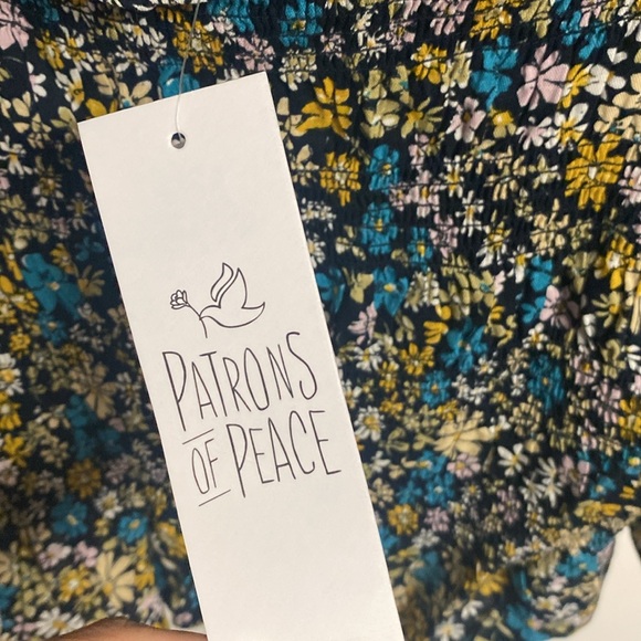 Patrons of peace blue meadows top size medium - Picture 7 of 8